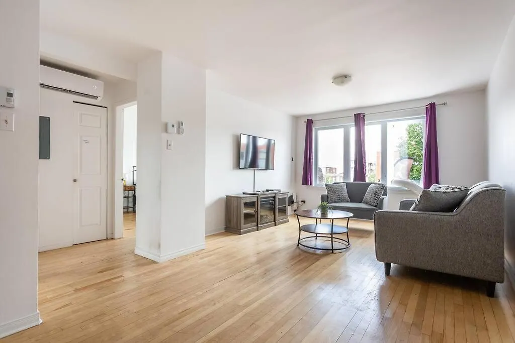 Lovely Rental Unit With Balcony~ Autoroute 40 Montreal