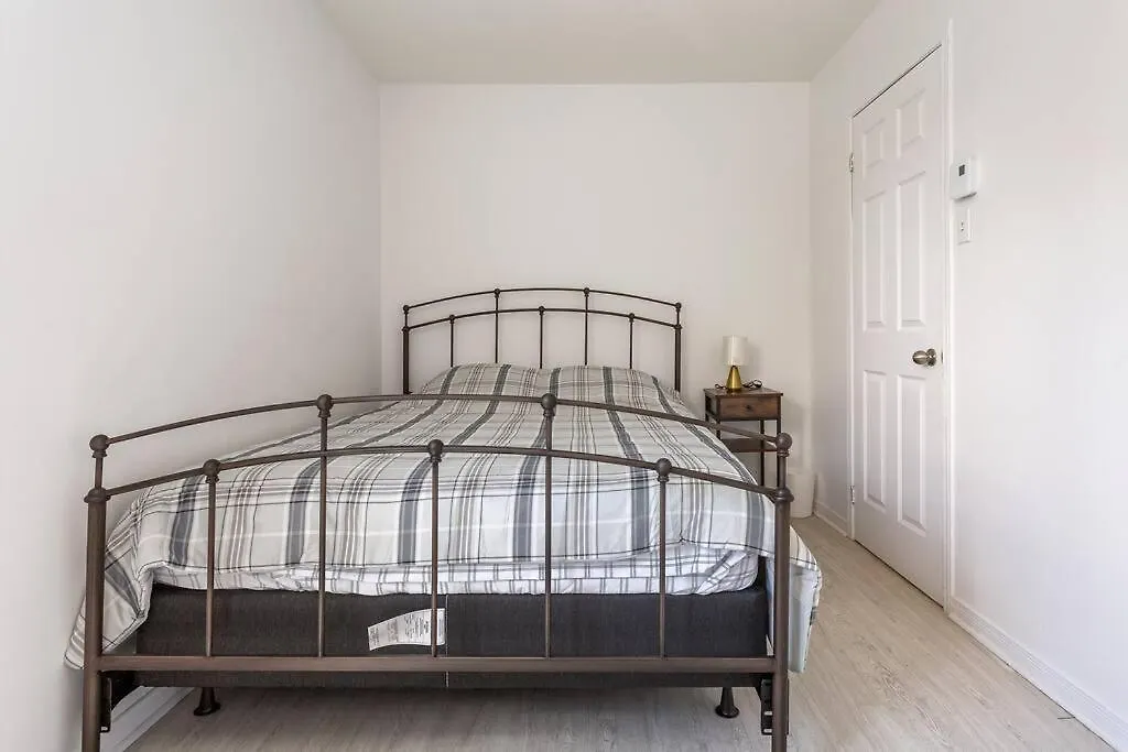 Lovely Rental Unit With Balcony~ Autoroute 40 Montreal 0*,  Canada