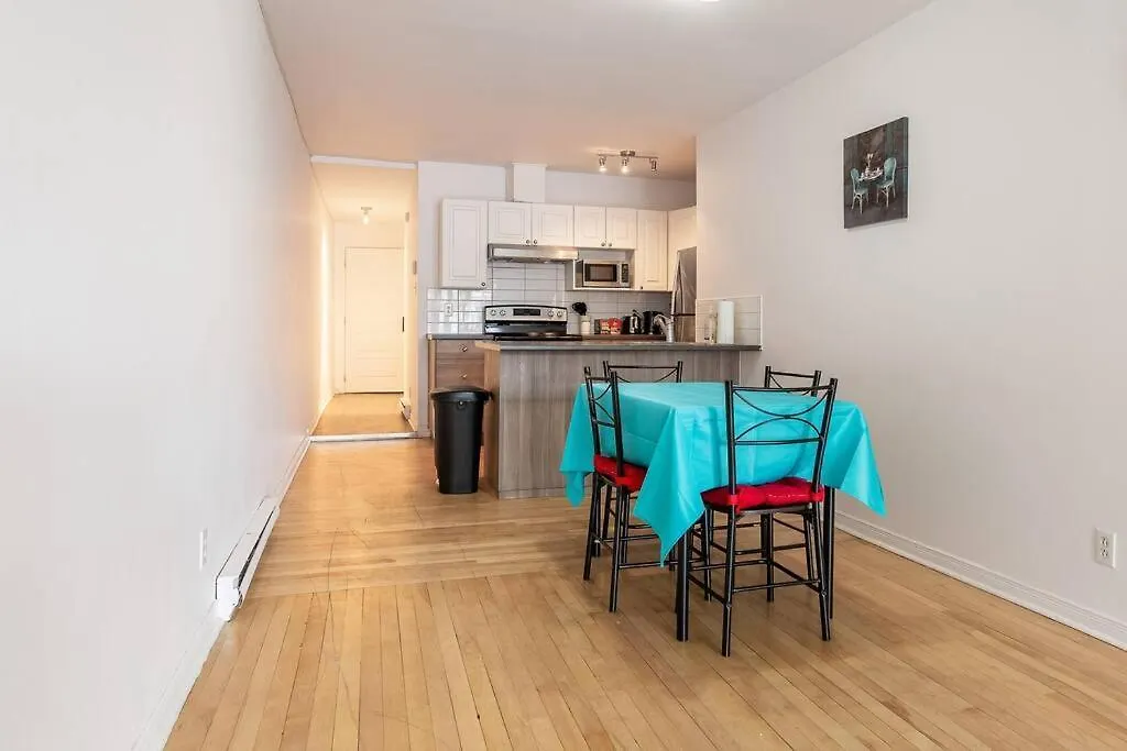 Lovely Rental Unit With Balcony~ Autoroute 40 Montreal Canada
