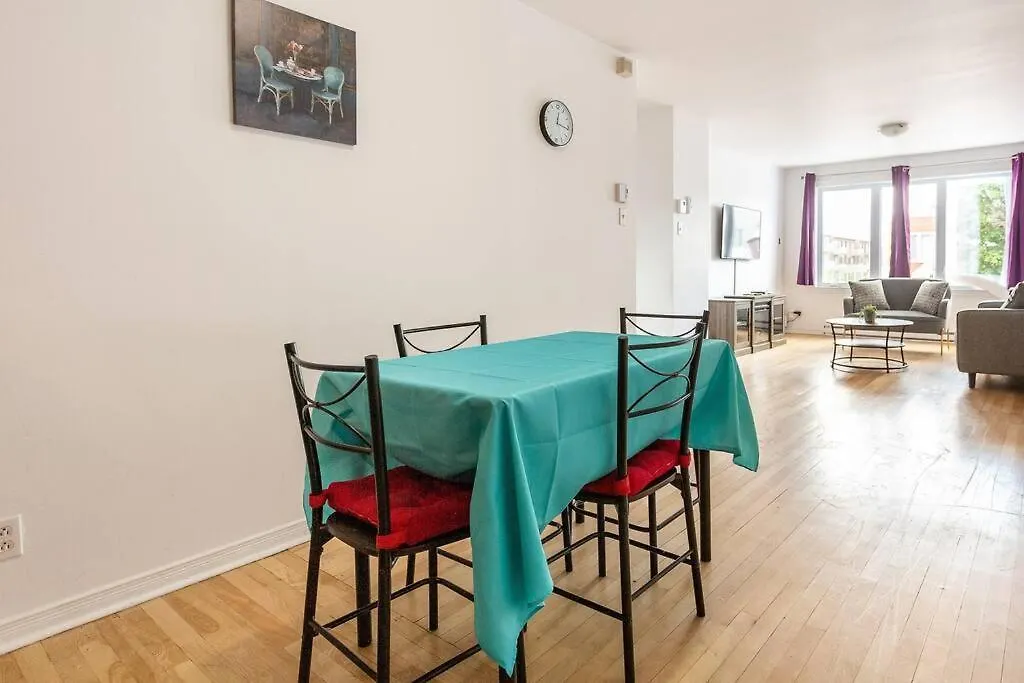 Lovely Rental Unit With Balcony~ Autoroute 40 Montreal Apartment