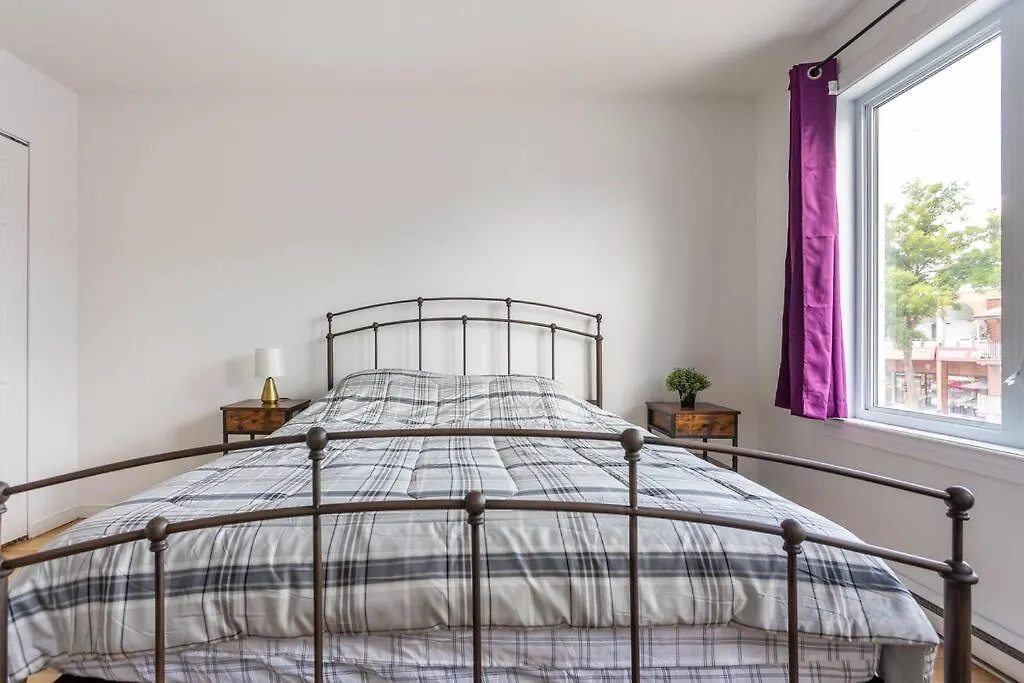 Apartment Lovely Rental Unit With Balcony~ Autoroute 40 Montreal Canada